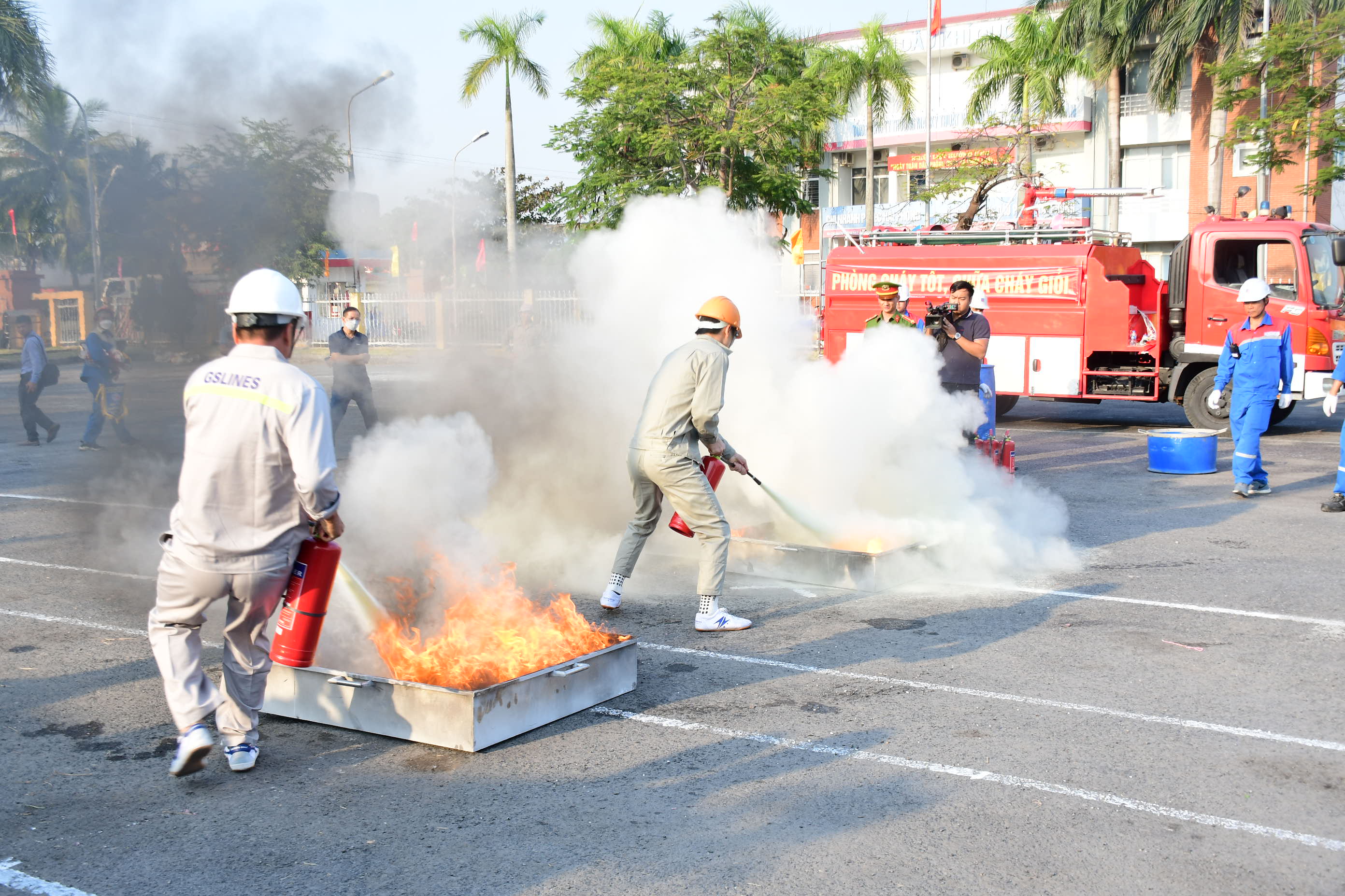 Nguy hiểm cháy, nổ và biện nháp xử lý đối với trường hợp cháy lò vi sóng